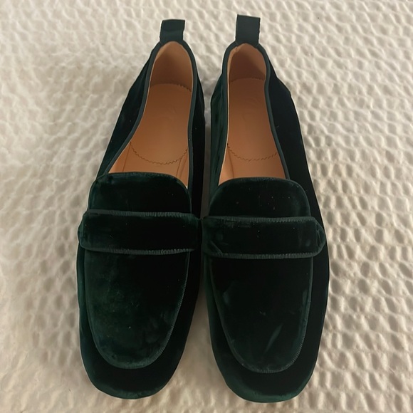 J. Crew Marie tab loafers in velvet Green Size 7
Item BD334